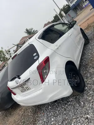 Toyota Vitz 2013 White