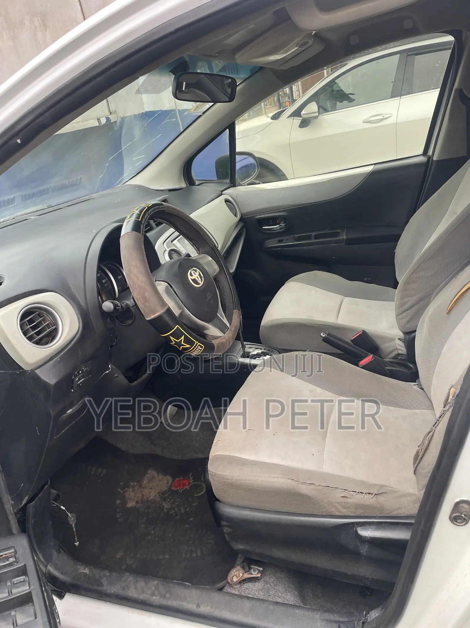 Toyota Vitz 2013 White