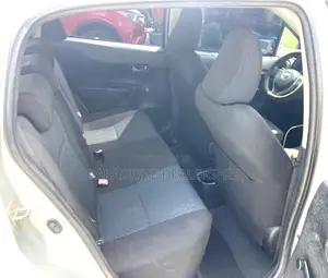 Toyota Yaris 2012 Silver