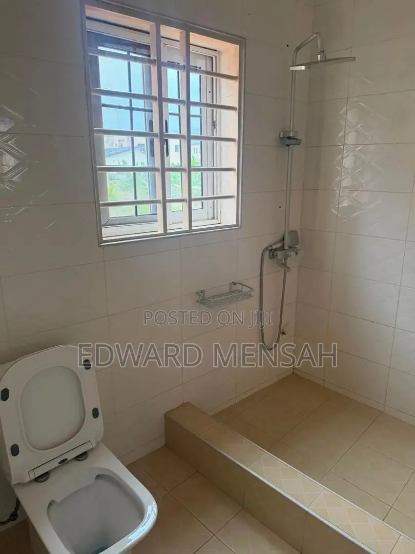 5bdrm House in Bn Homes, Oyarifa Mall Area for rent