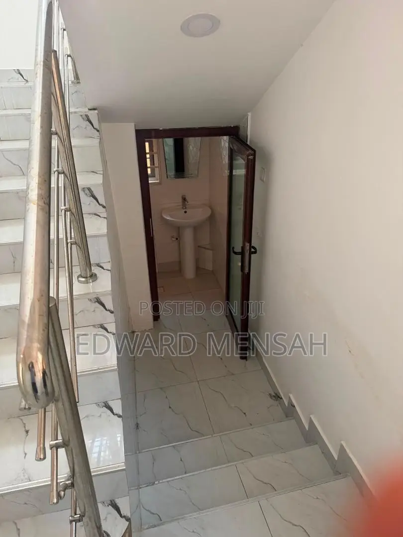 5bdrm House in Bn Homes, Oyarifa Mall Area for rent