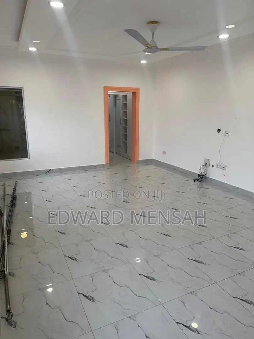 5bdrm House in Bn Homes, Oyarifa Mall Area for rent