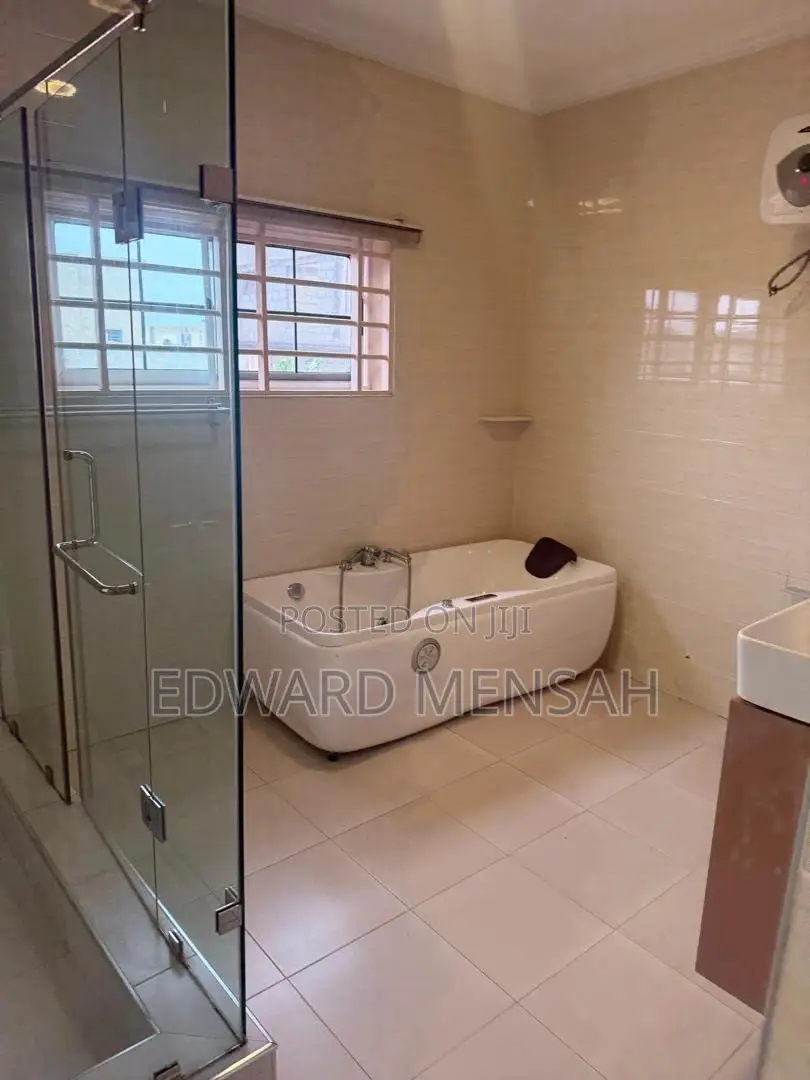 5bdrm House in Bn Homes, Oyarifa Mall Area for rent