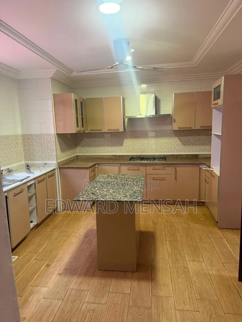 5bdrm House in Bn Homes, Oyarifa Mall Area for rent