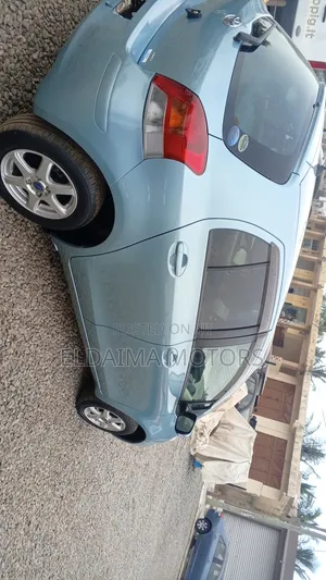 Toyota Vitz 1.3 AWD 3dr 2010 Green