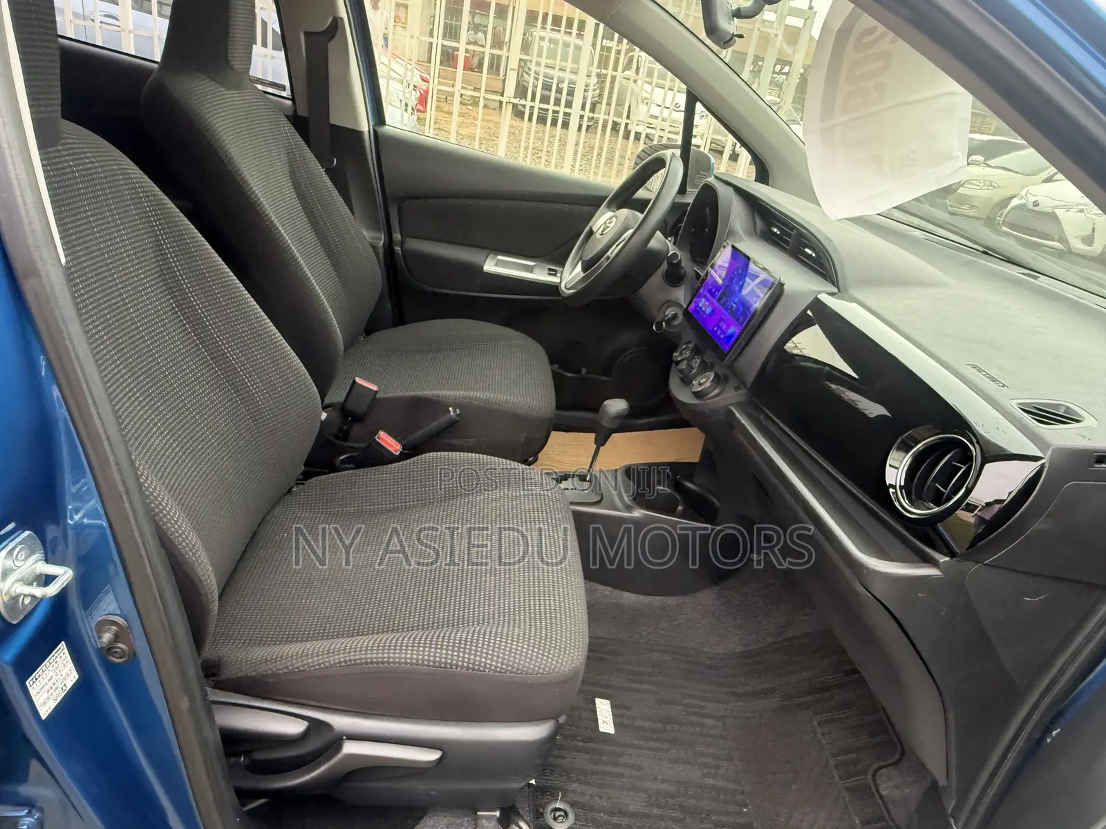 Toyota Vitz 1.3 FWD 5dr 2015 Blue