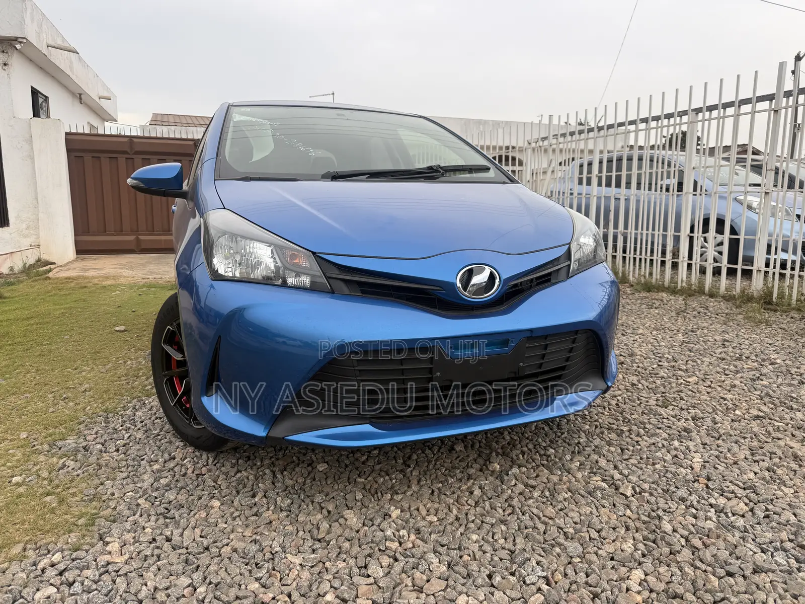 Toyota Vitz 1.3 FWD 5dr 2015 Blue