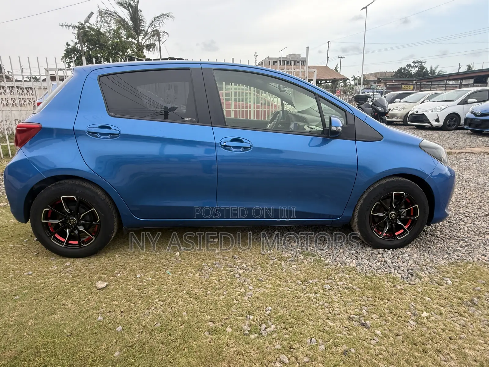 Toyota Vitz 1.3 FWD 5dr 2015 Blue