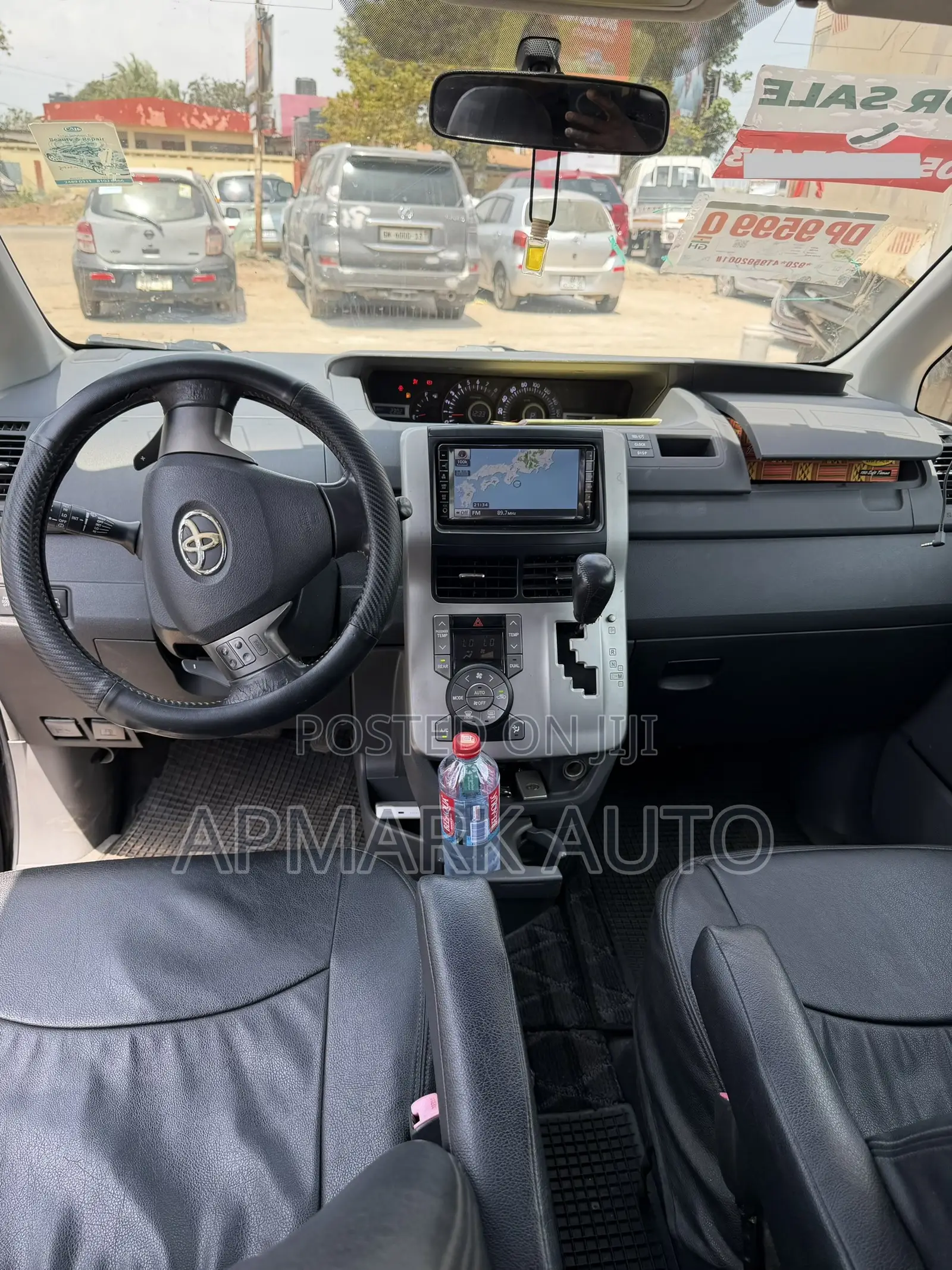 Toyota Voxy V 4WD 7-Seater 2010 Black