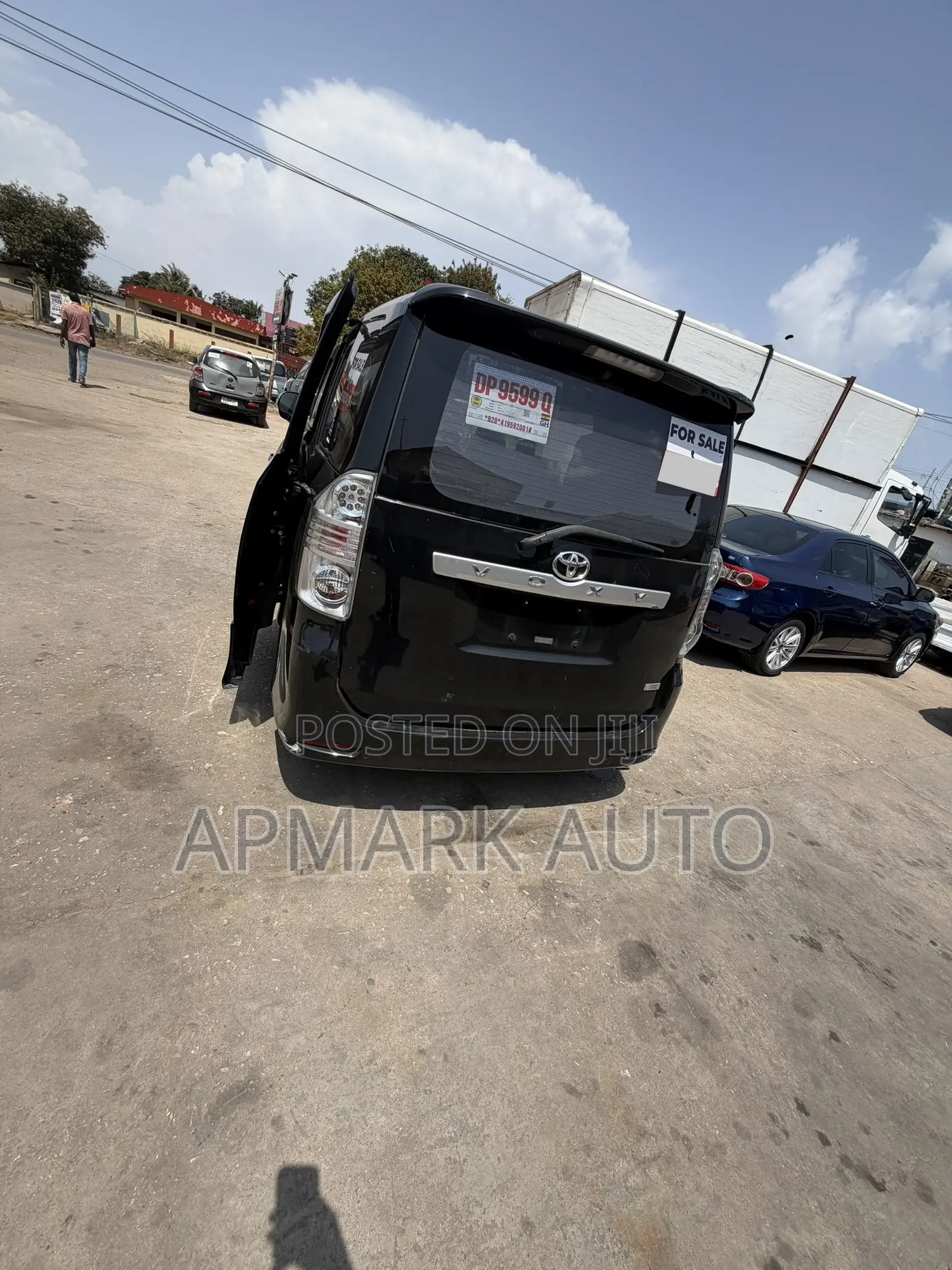 Toyota Voxy V 4WD 7-Seater 2010 Black