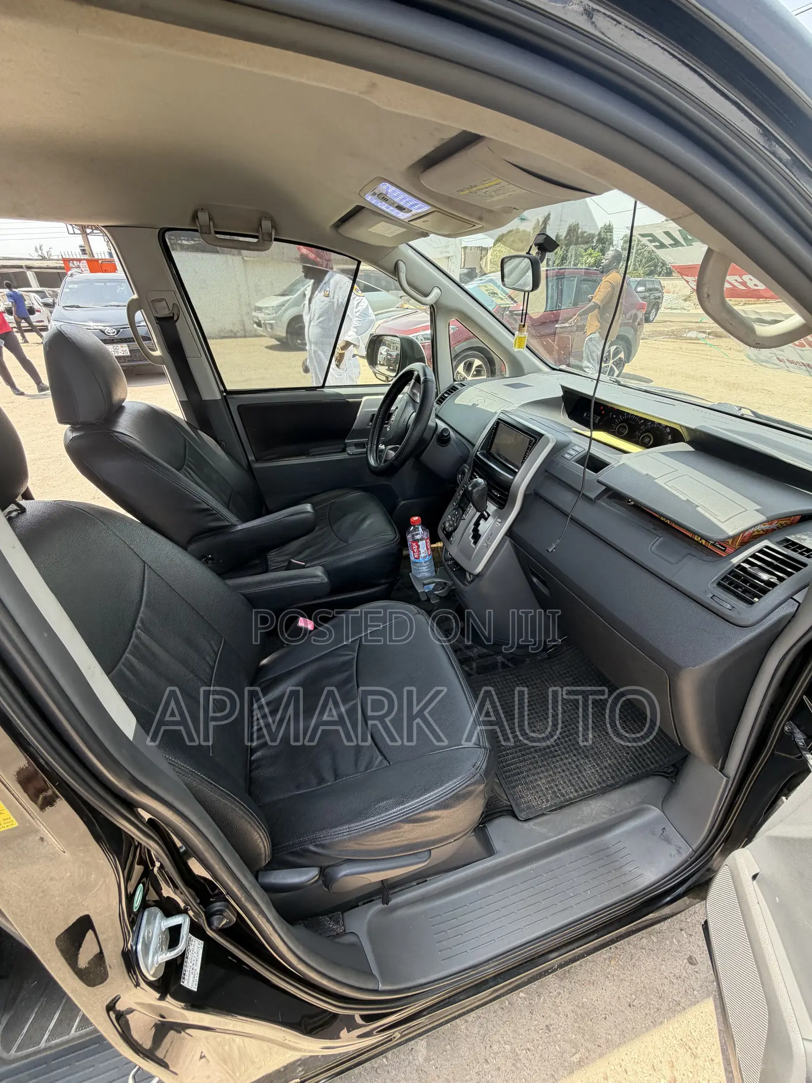 Toyota Voxy V 4WD 7-Seater 2010 Black