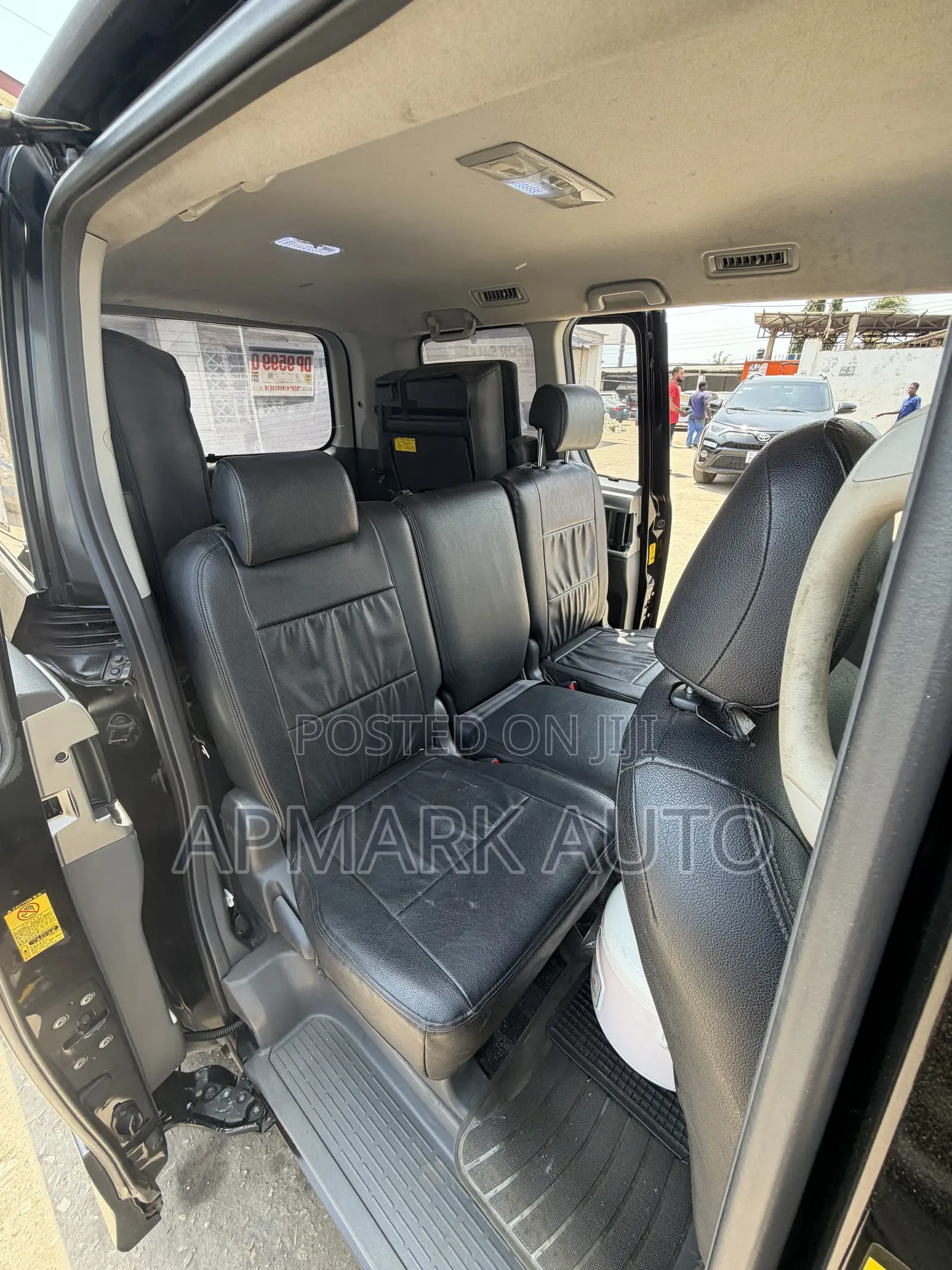 Toyota Voxy V 4WD 7-Seater 2010 Black
