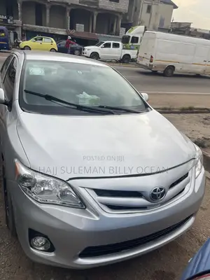 Toyota Corolla 2012 Silver
