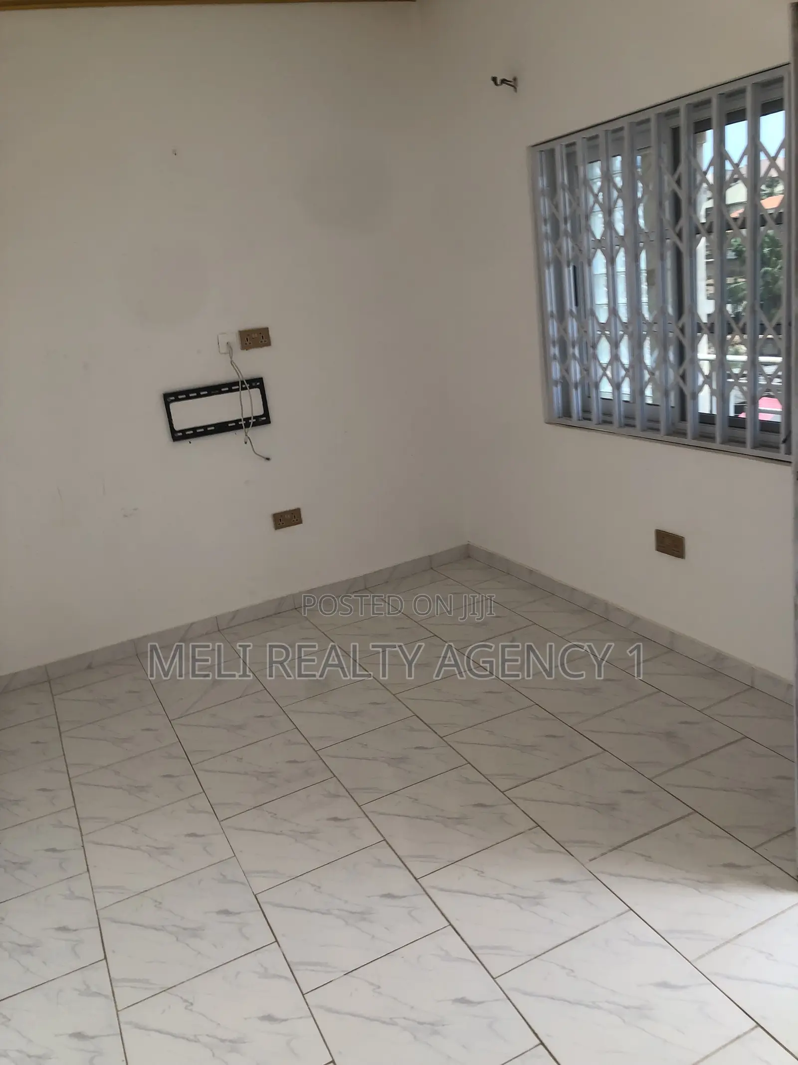 1bdrm Apartment in West Hills Mall Area for rent