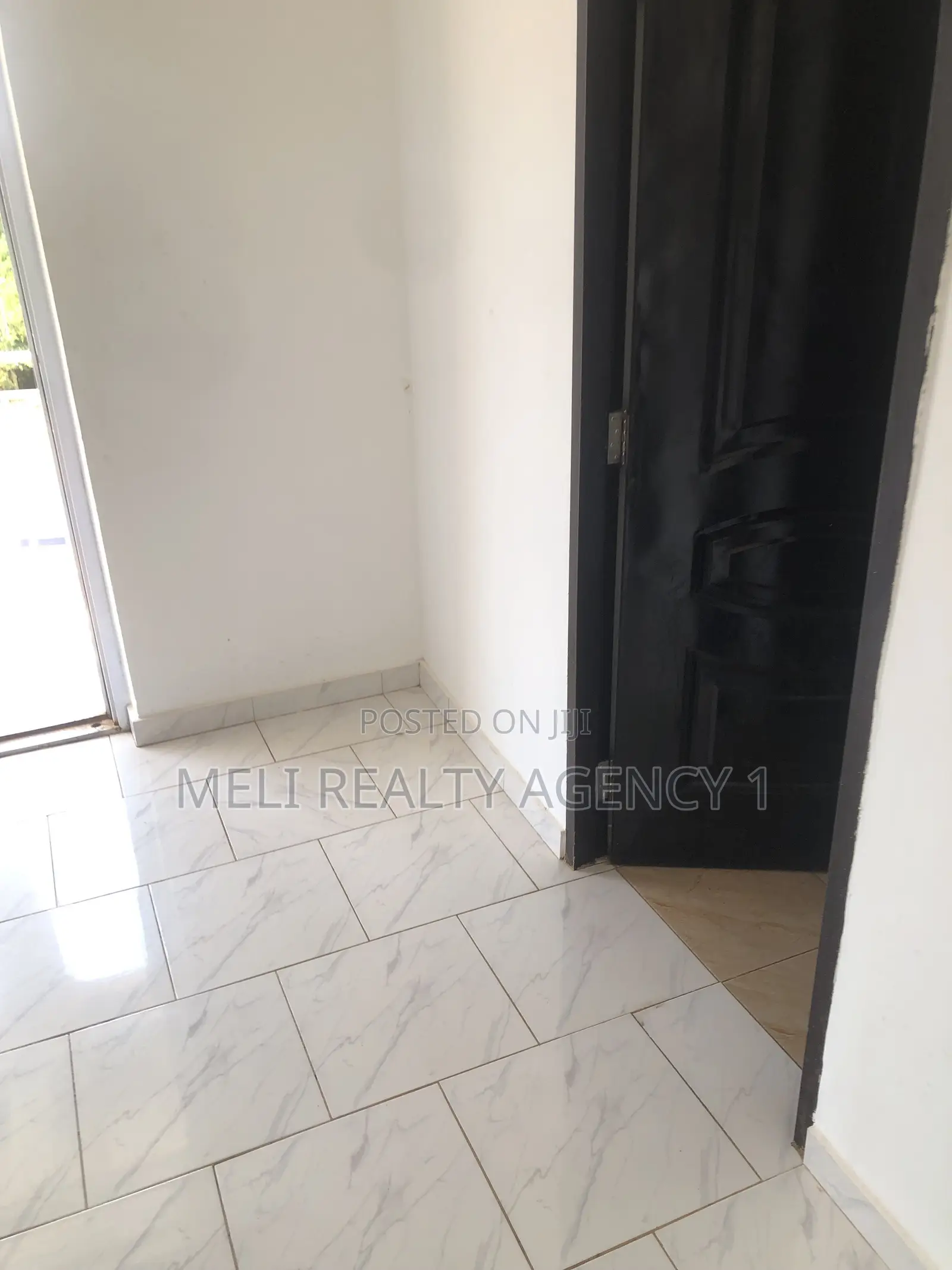 1bdrm Apartment in West Hills Mall Area for rent