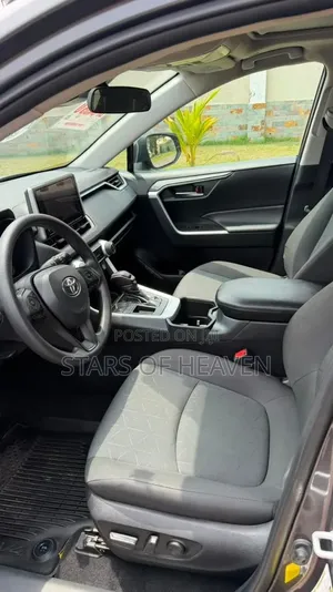 Toyota RAV4 XLE Premium AWD 2024 Gray