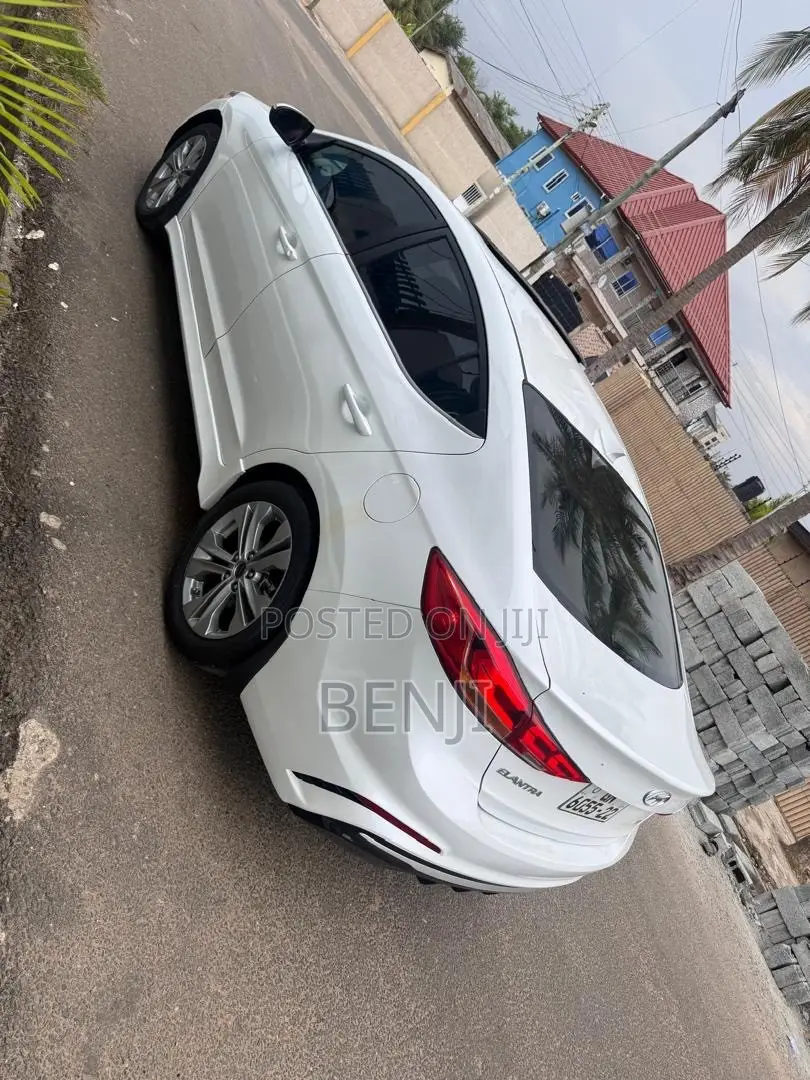 Hyundai Elantra 2018 White