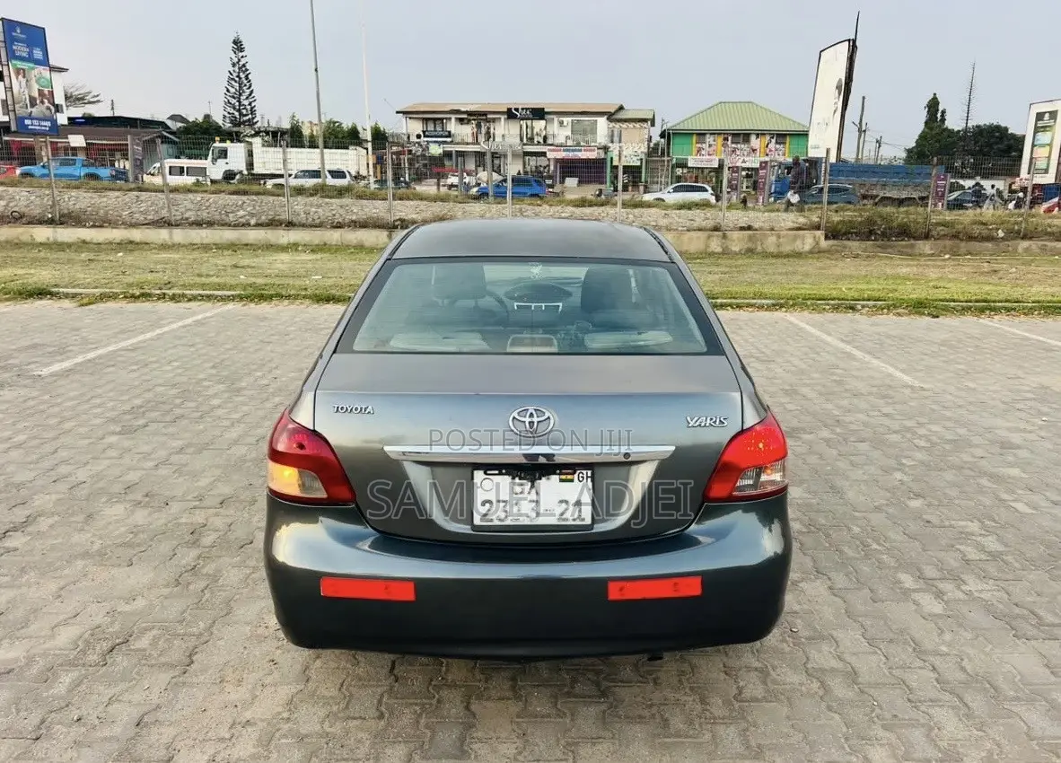 Toyota Yaris 2010 Black