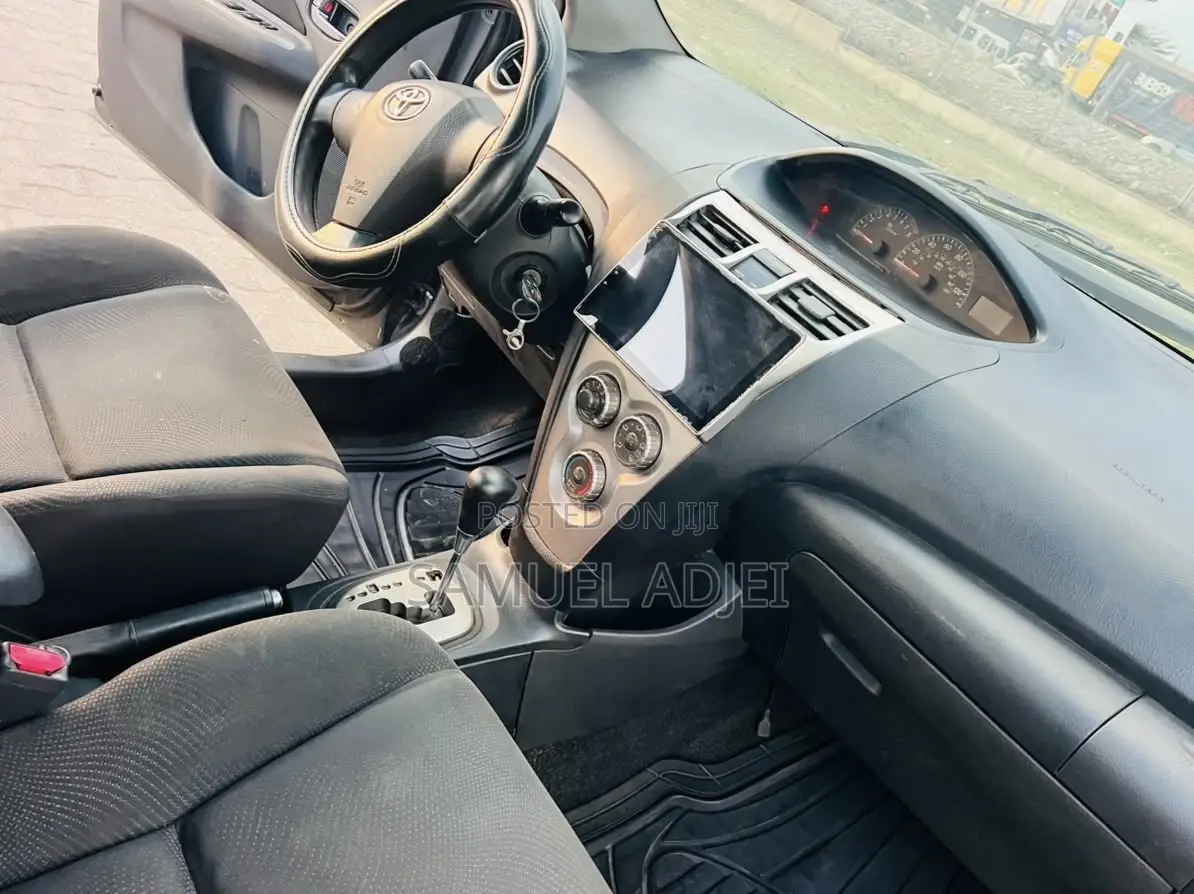 Toyota Yaris 2010 Black