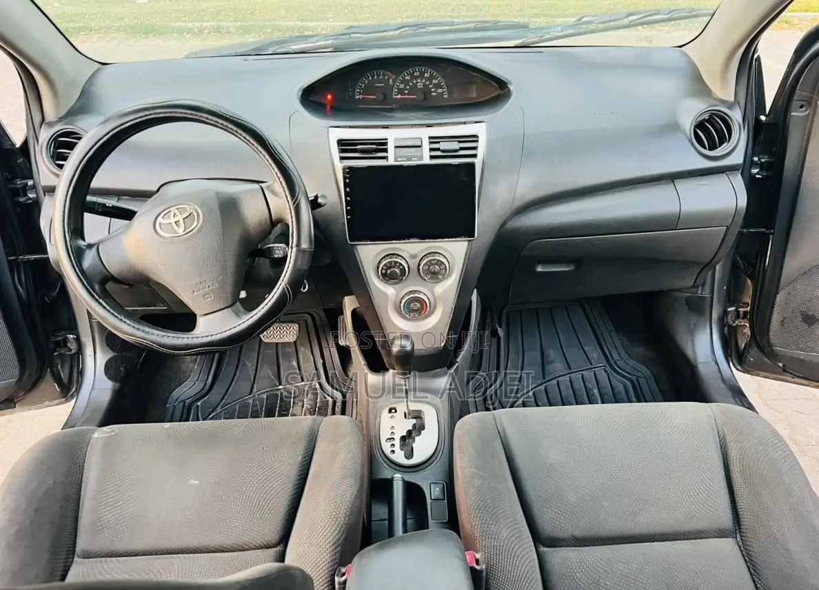 Toyota Yaris 2010 Black