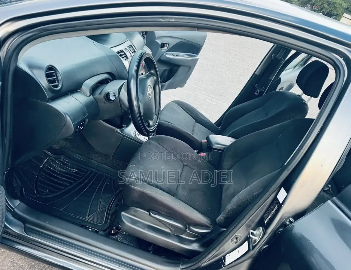 Toyota Yaris 2010 Black