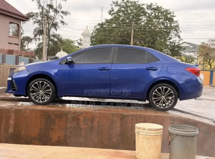 Toyota Corolla 2016 Blue