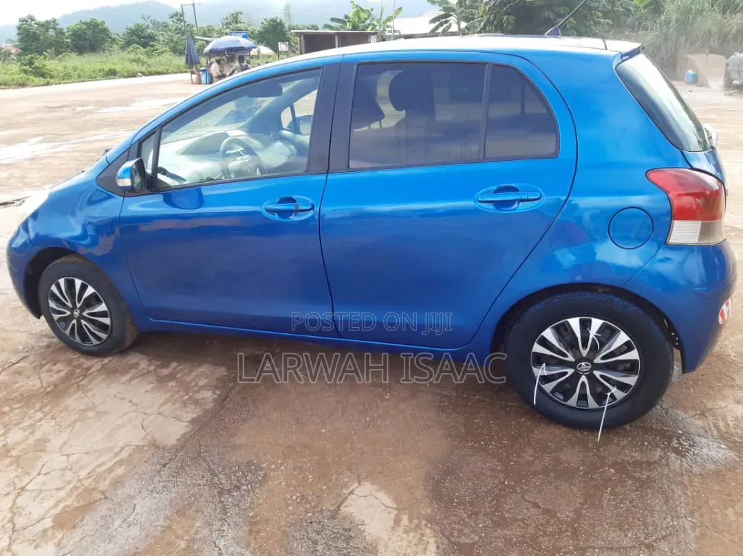 Toyota Vitz 1.5 FWD 3dr 2010 Blue