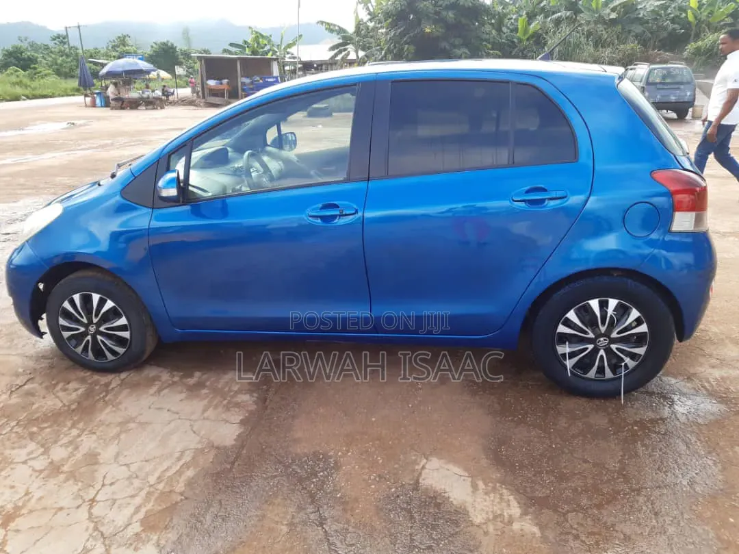 Toyota Vitz 1.5 FWD 3dr 2010 Blue