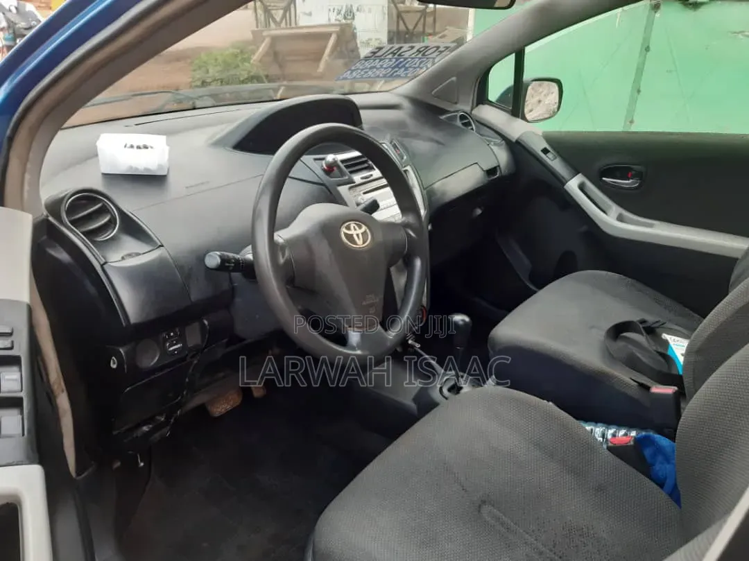 Toyota Vitz 1.5 FWD 3dr 2010 Blue