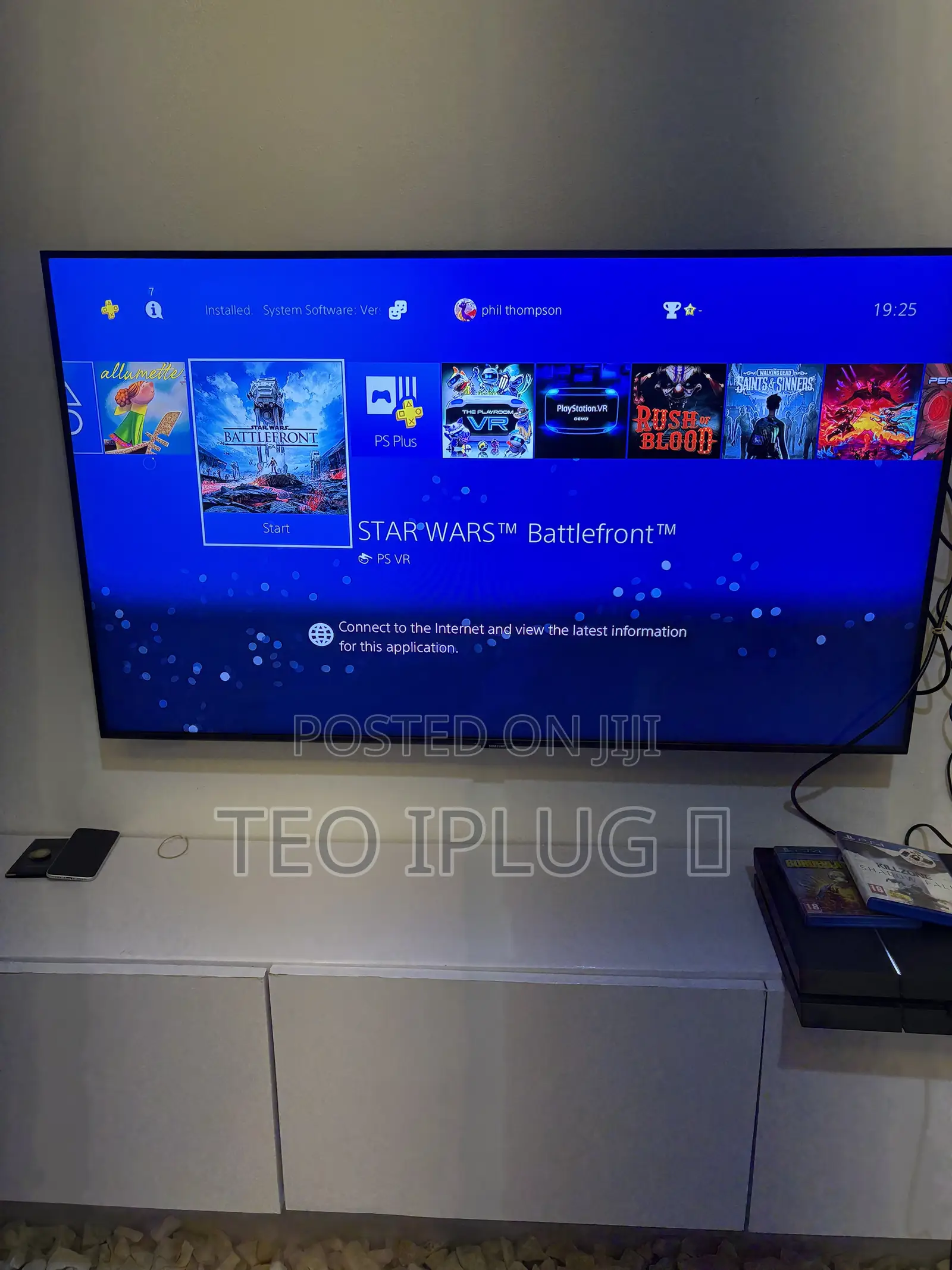 Sony PlayStation 4 (PS4)