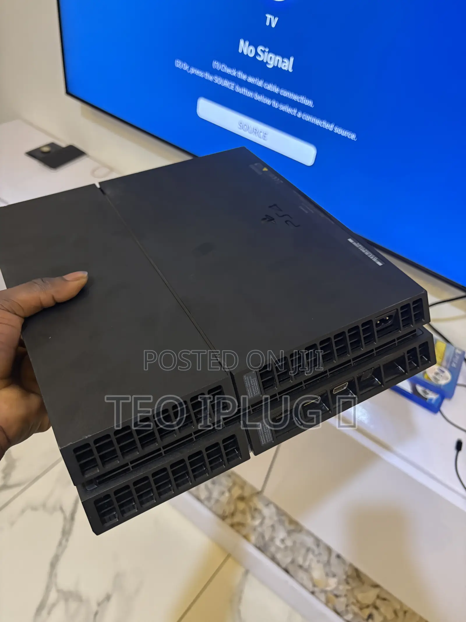 Sony PlayStation 4 (PS4)
