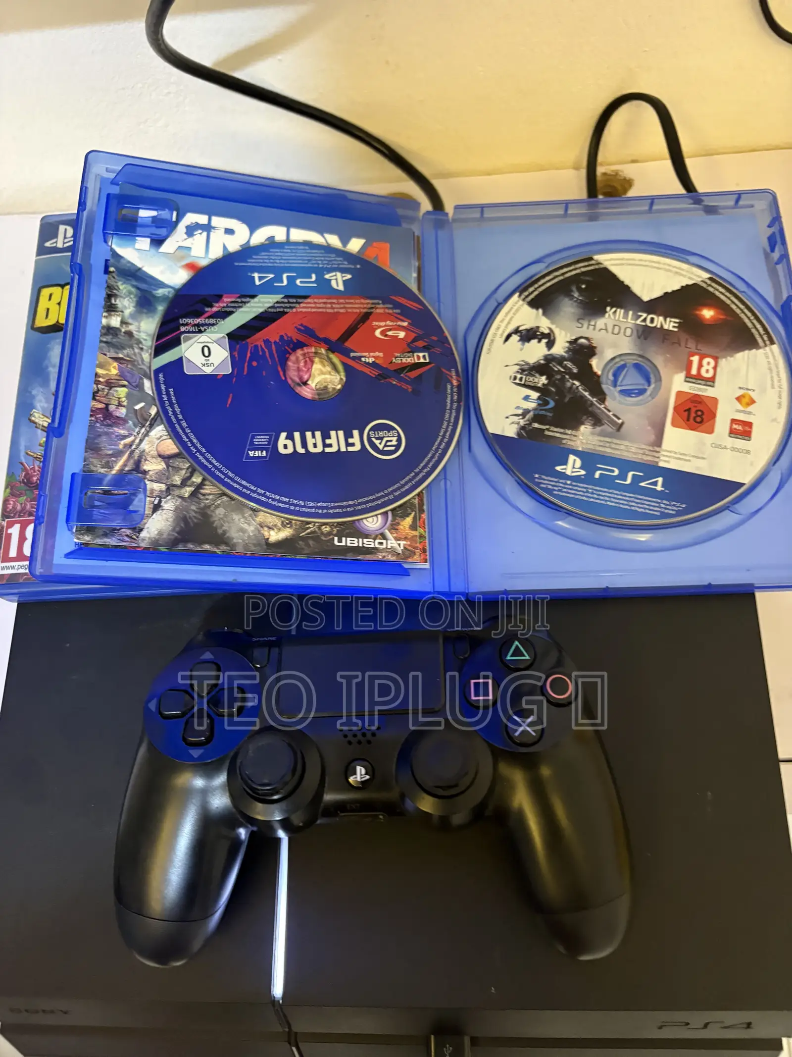 Sony PlayStation 4 (PS4)
