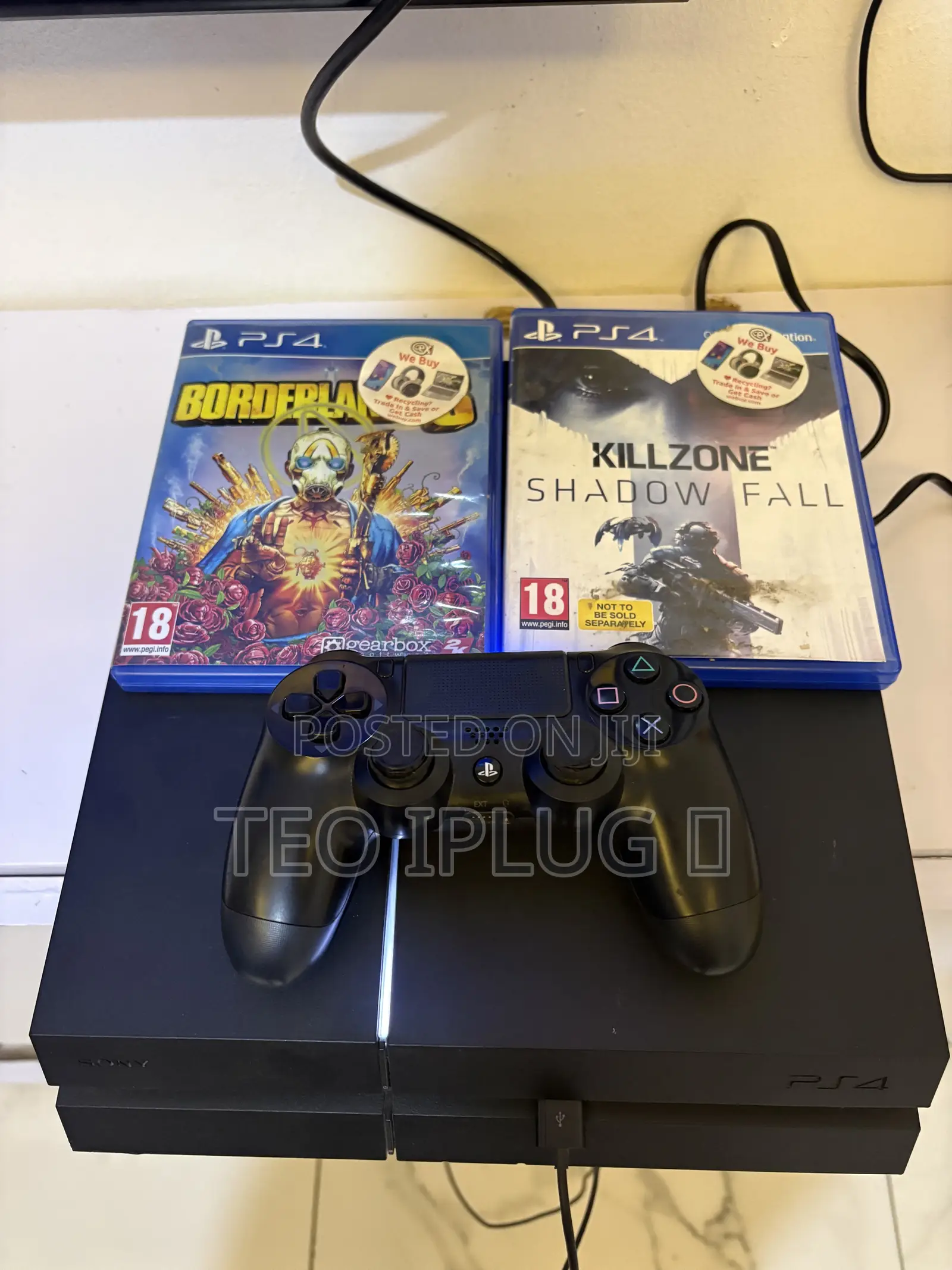 Sony PlayStation 4 (PS4)