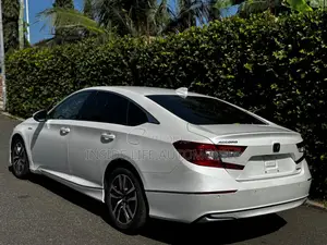 Honda Accord Touring 2.0T 2022 White