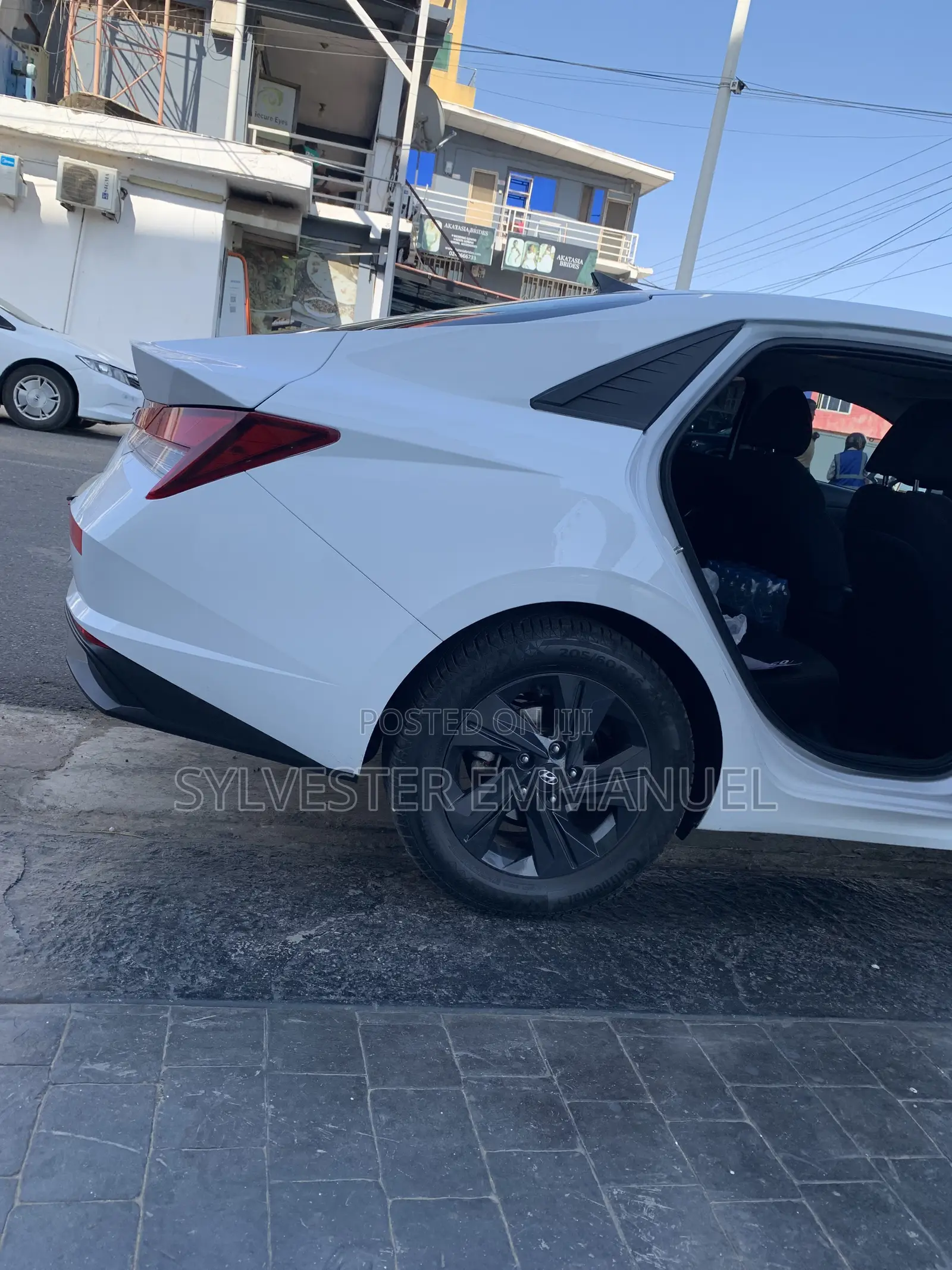 Hyundai Elantra Limited 2022 White