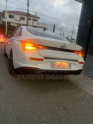 Hyundai Elantra Limited 2022 White