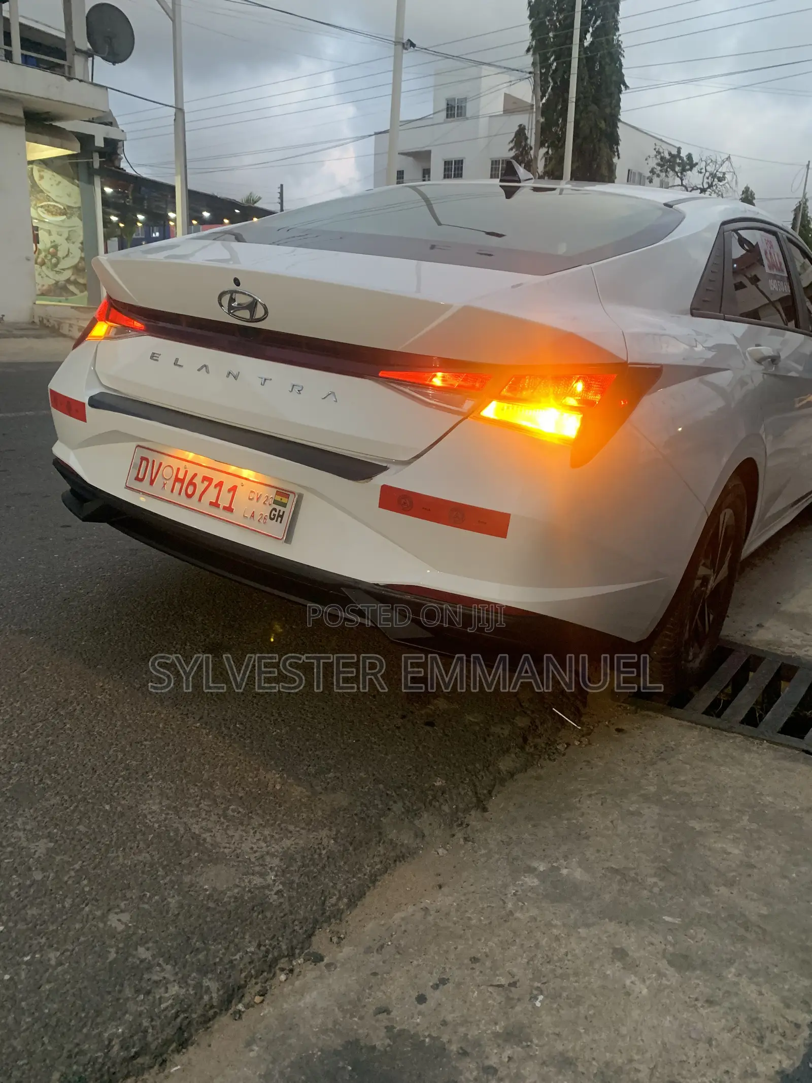 Hyundai Elantra Limited 2022 White