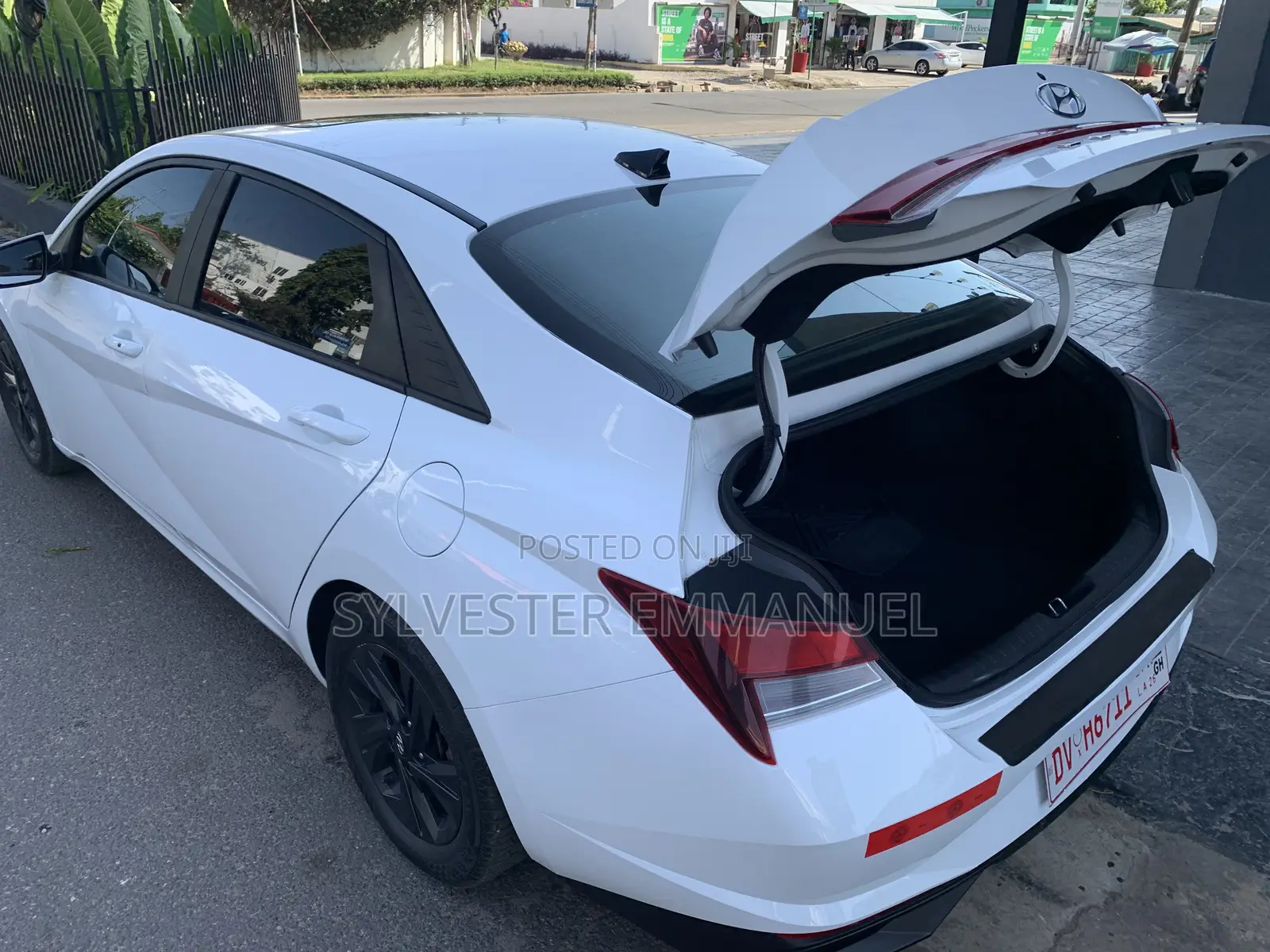 Hyundai Elantra Limited 2022 White