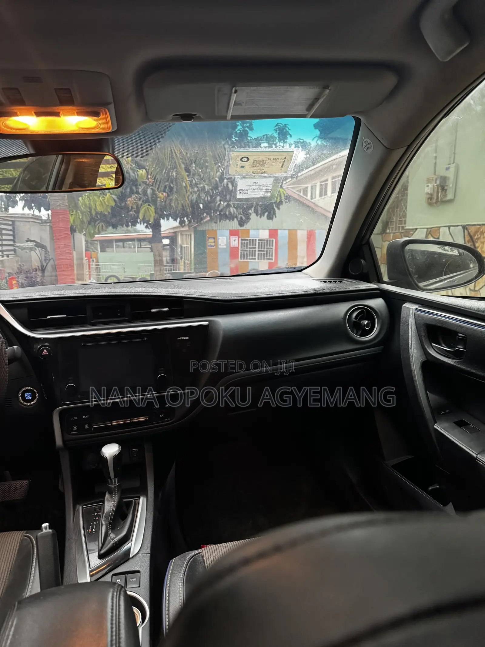 Toyota Corolla SE 4dr Sedan (1.8L 4cyl CVT) 2017