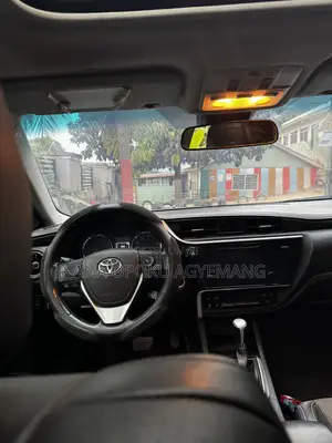 Toyota Corolla SE 4dr Sedan (1.8L 4cyl CVT) 2017