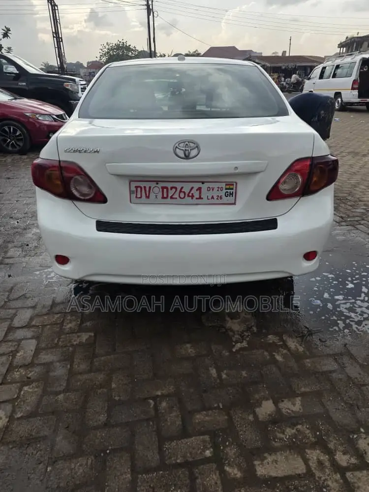 Toyota Corolla LE 4dr Sedan (1.8L 4cyl 4A) 2010 White