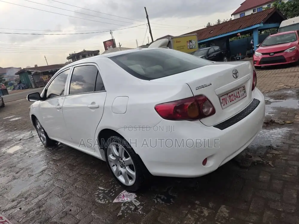 Toyota Corolla LE 4dr Sedan (1.8L 4cyl 4A) 2010 White