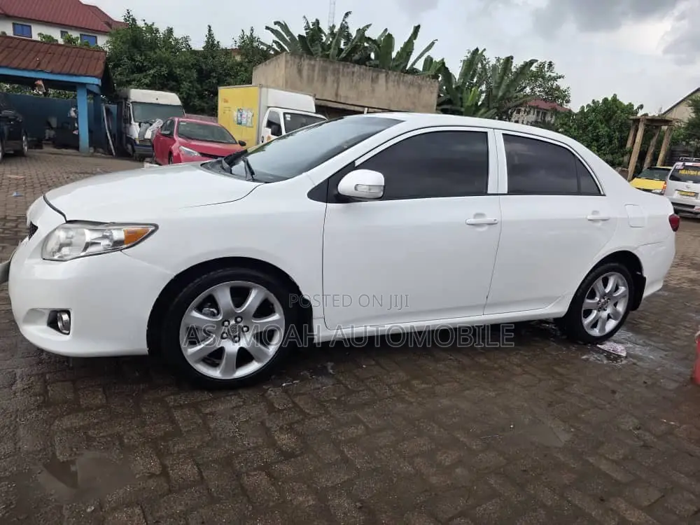 Toyota Corolla LE 4dr Sedan (1.8L 4cyl 4A) 2010 White