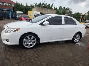 Toyota Corolla LE 4dr Sedan (1.8L 4cyl 4A) 2010 White