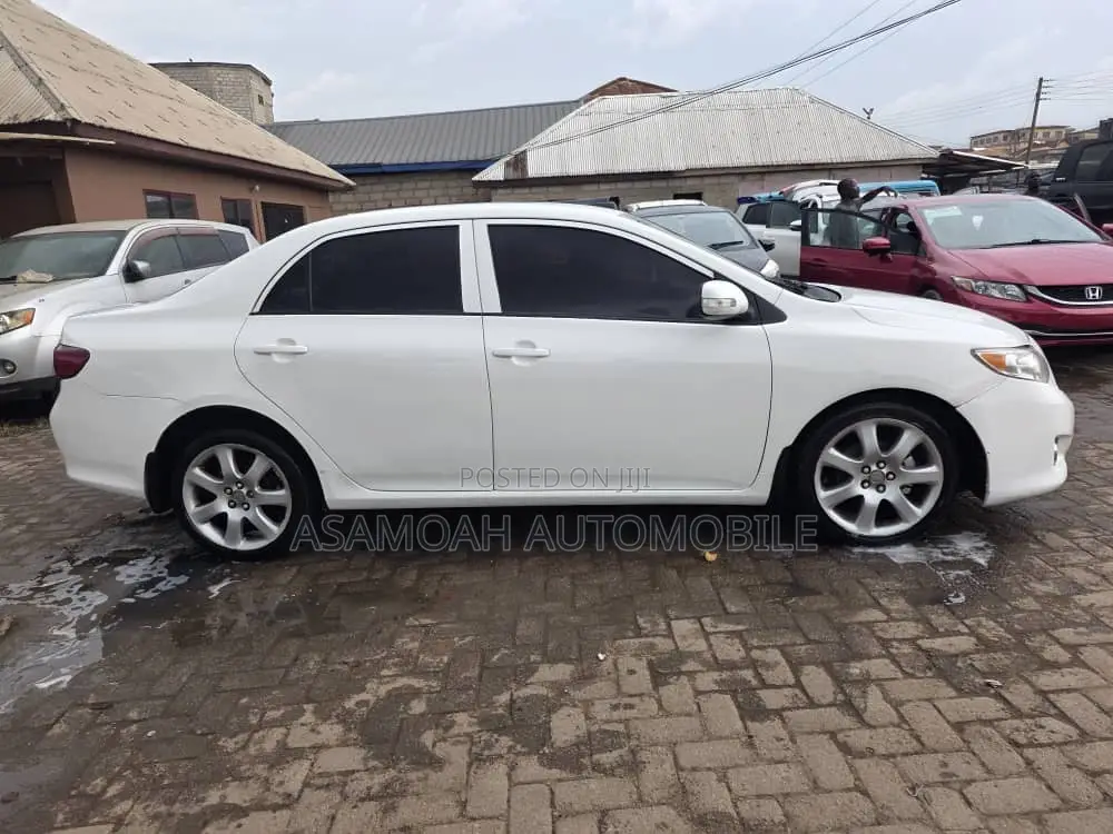 Toyota Corolla LE 4dr Sedan (1.8L 4cyl 4A) 2010 White