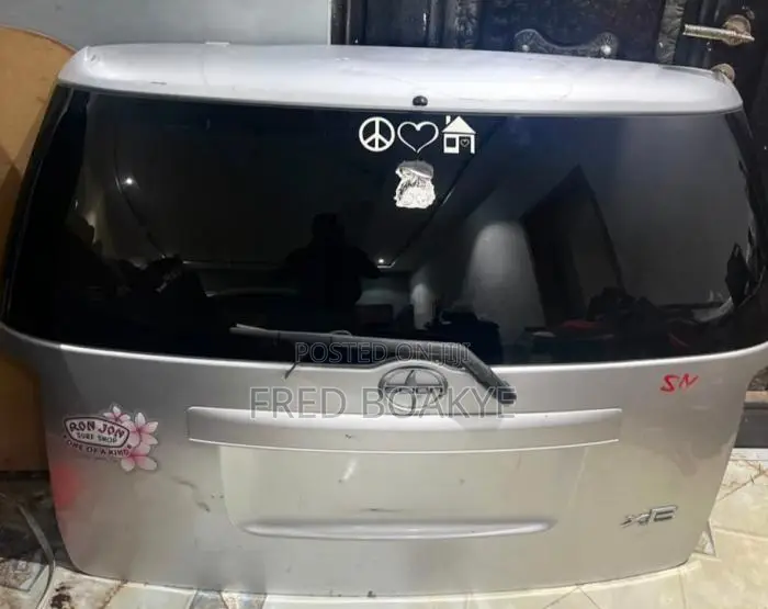 Toyota Rumion/Scion Xb Boot