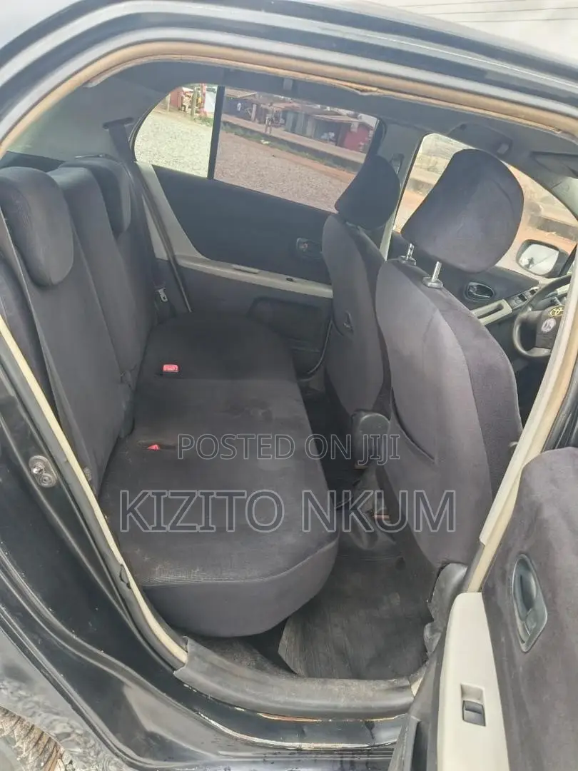 Toyota Vitz 1.3 AWD 5dr 2010 Black