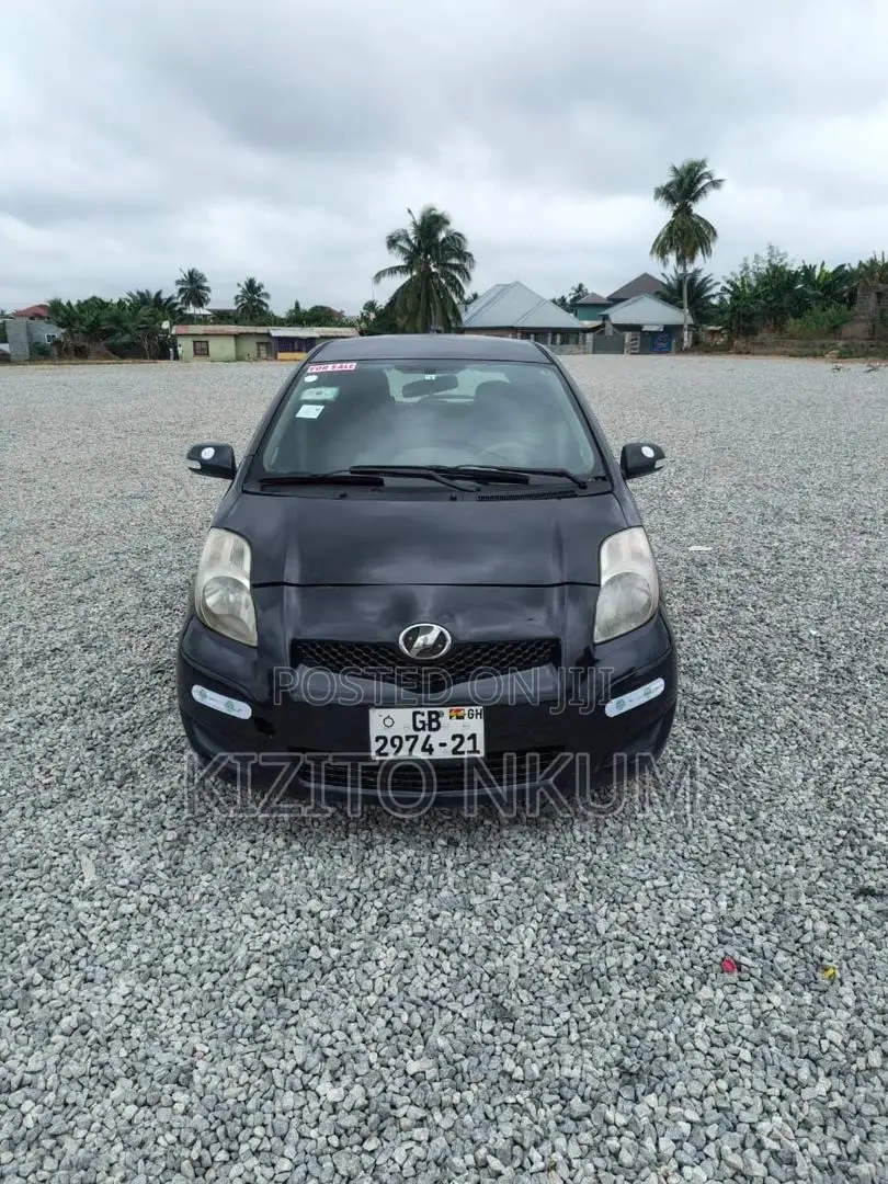 Toyota Vitz 1.3 AWD 5dr 2010 Black