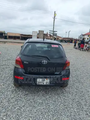 Toyota Vitz 1.3 AWD 5dr 2010 Black