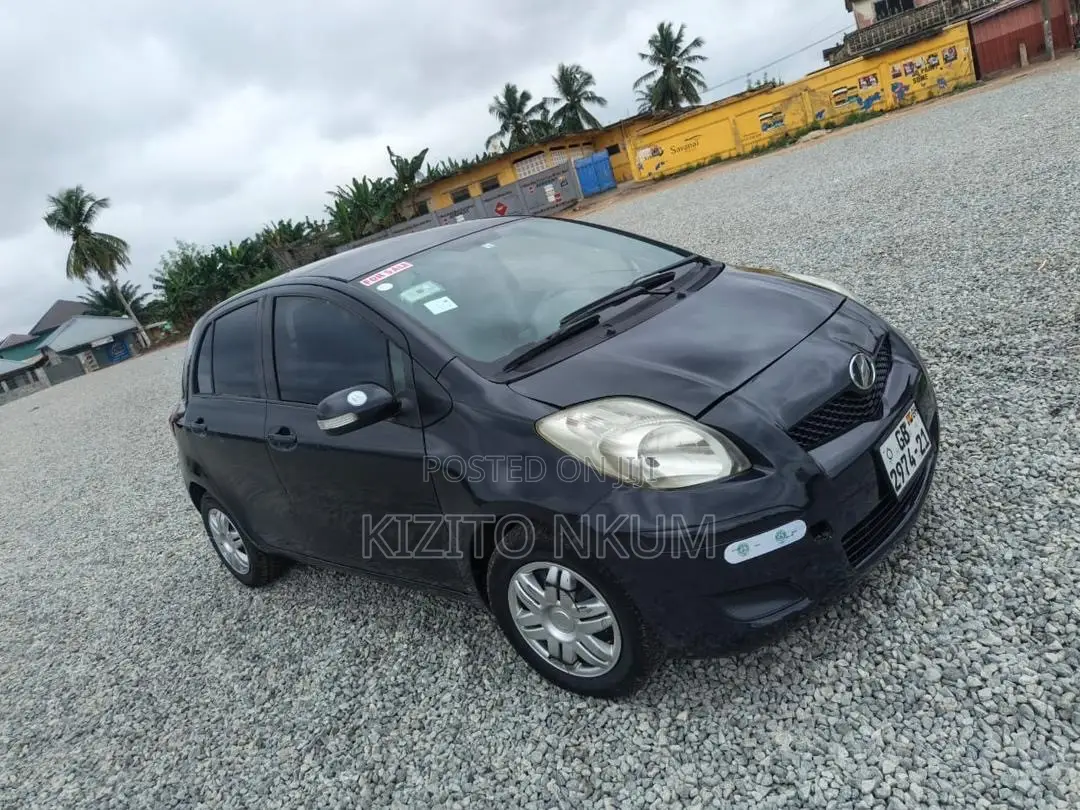 Toyota Vitz 1.3 AWD 5dr 2010 Black